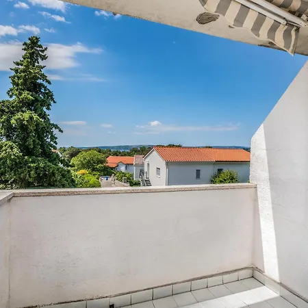 公寓 Amazing In Krk With Kitchen 克尔克