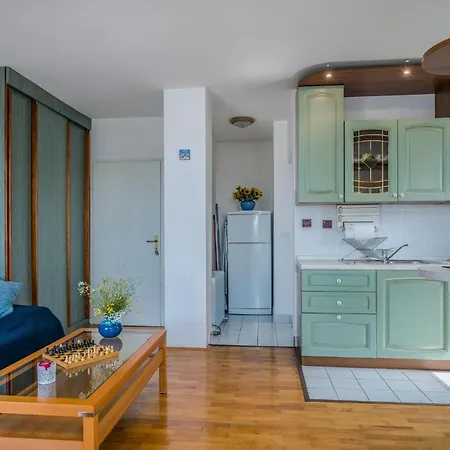 公寓 Amazing In Krk With Kitchen 克尔克