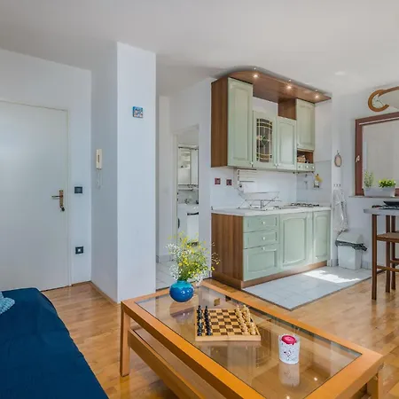 公寓 Amazing In Krk With Kitchen