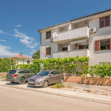 Amazing In Krk With Kitchen 克尔克