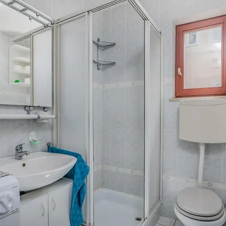 Amazing In Krk With Kitchen 公寓 *